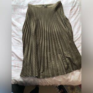 Banana Republic Black and Cream A-Line Skirt